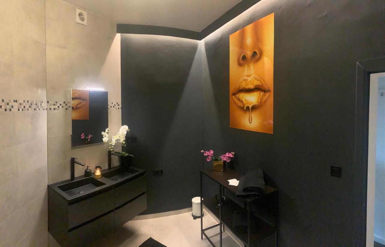 Sleep Inn - Black And Gold Loft Antwerp Cityview Buitenkant foto